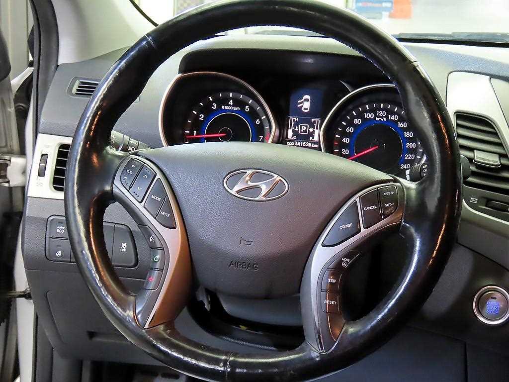 HYUNDAI Avante - Vista 8