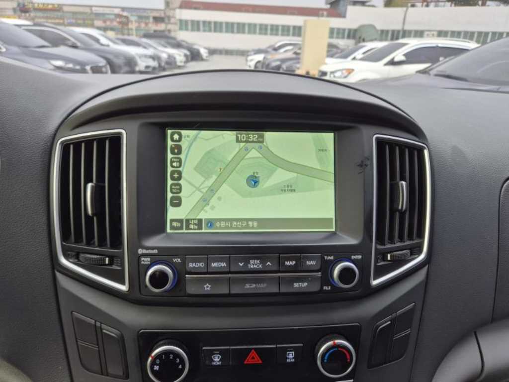 HYUNDAI Starex - Vista 9