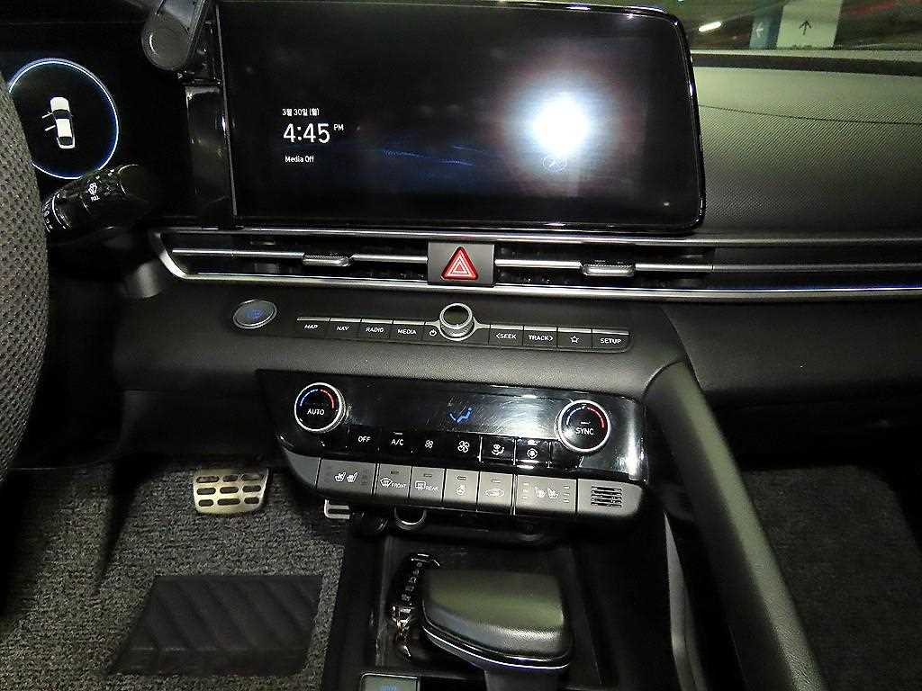 HYUNDAI Avante - Vista 11