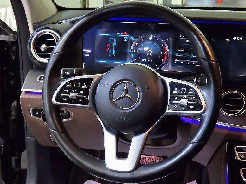 Mercedes Benz E class - Vista 8