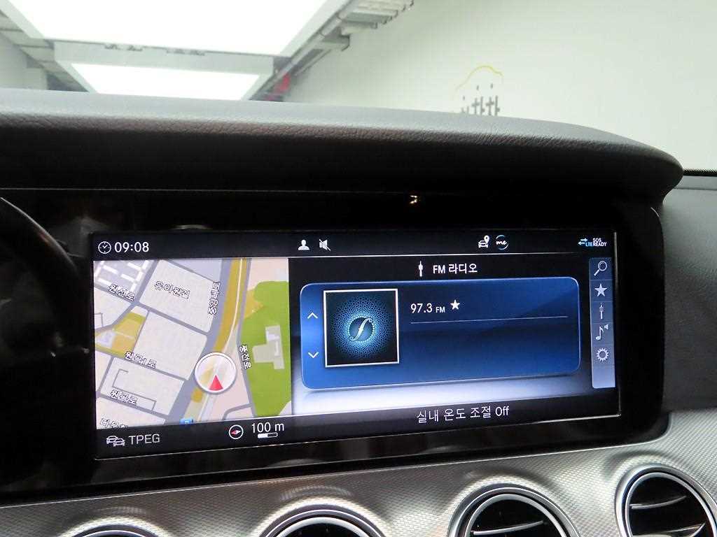 Mercedes Benz E class - Vista 8