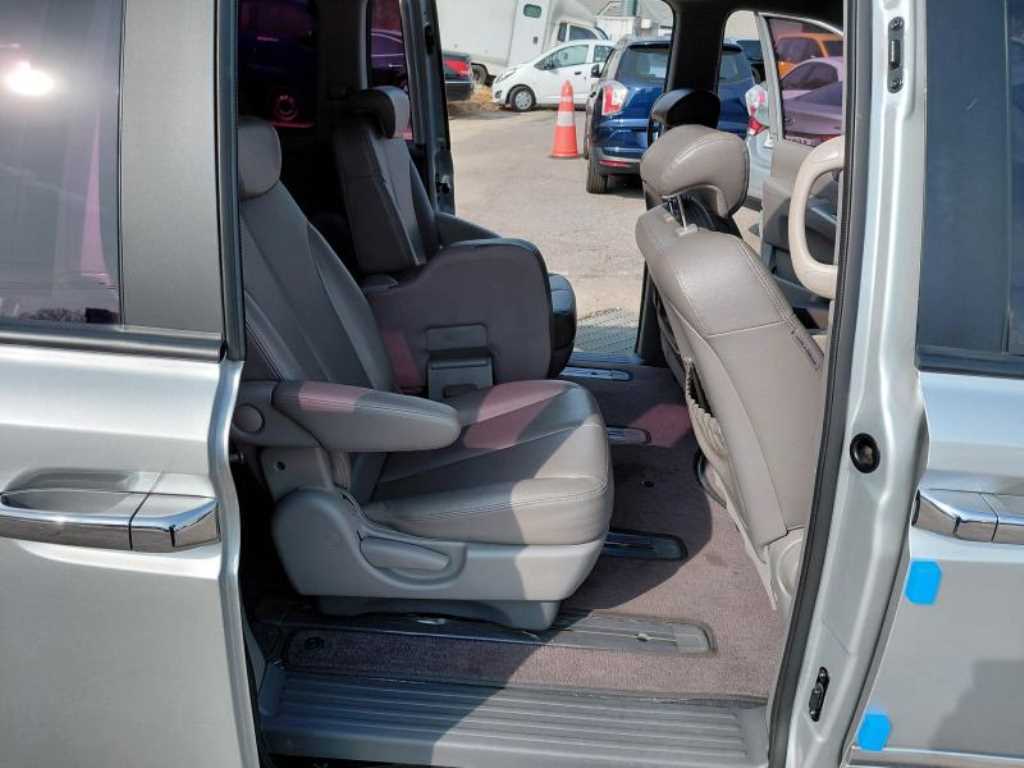 KIA Carnival - Vista 9