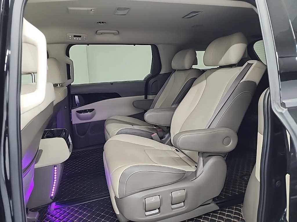 KIA Carnival - Vista 12