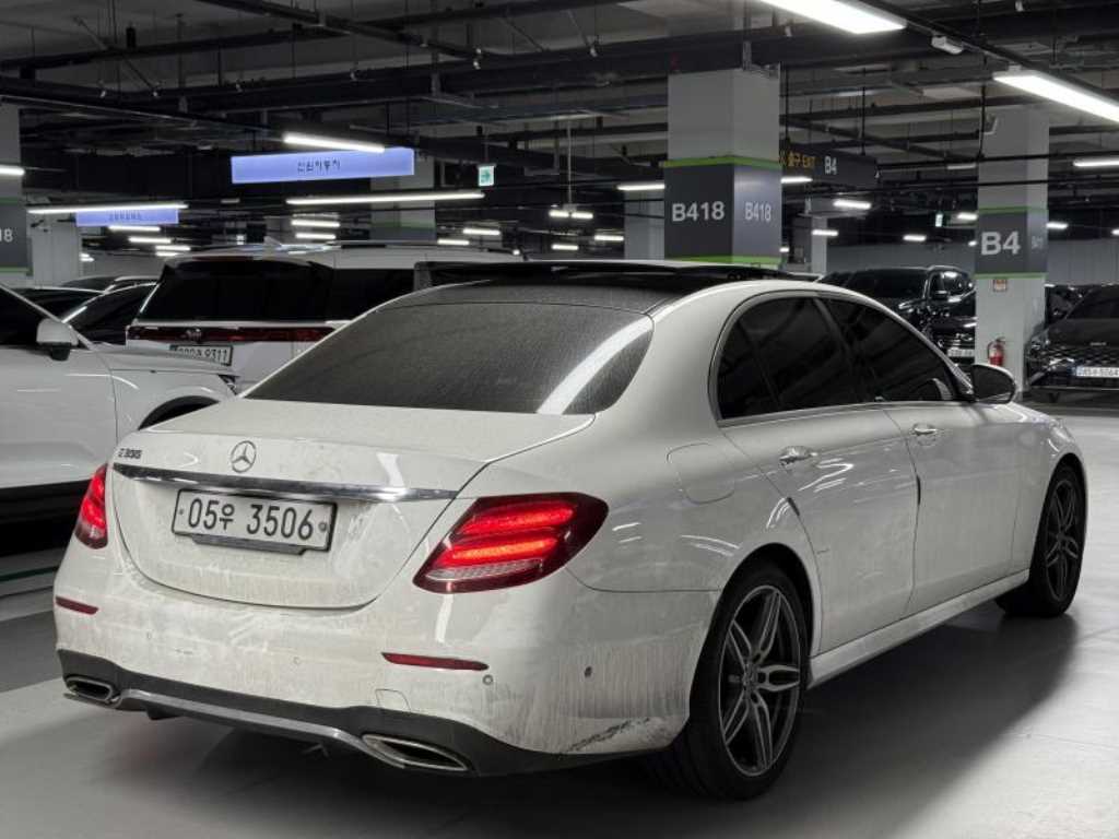 Mercedes Benz E class - Vista 3