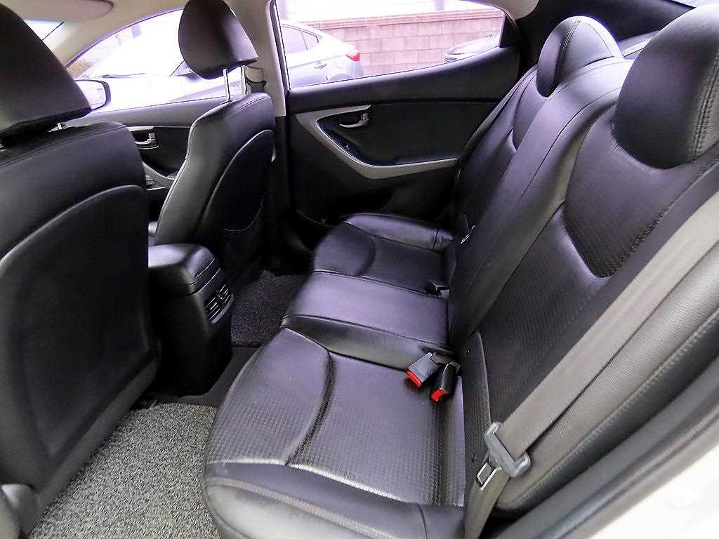 HYUNDAI Avante - Vista 6