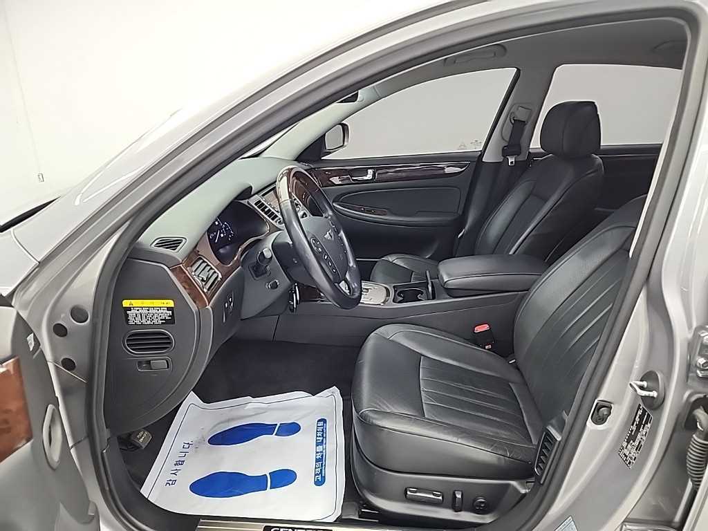 HYUNDAI Genesis - Vista 11