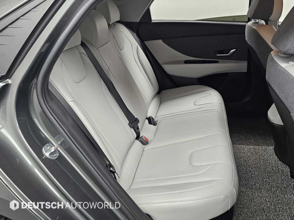 HYUNDAI Avante - Vista 12