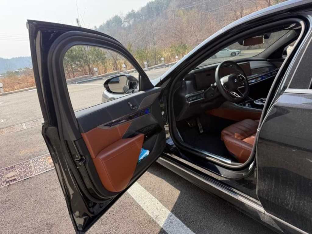 BMW 7 Series - Vista 8