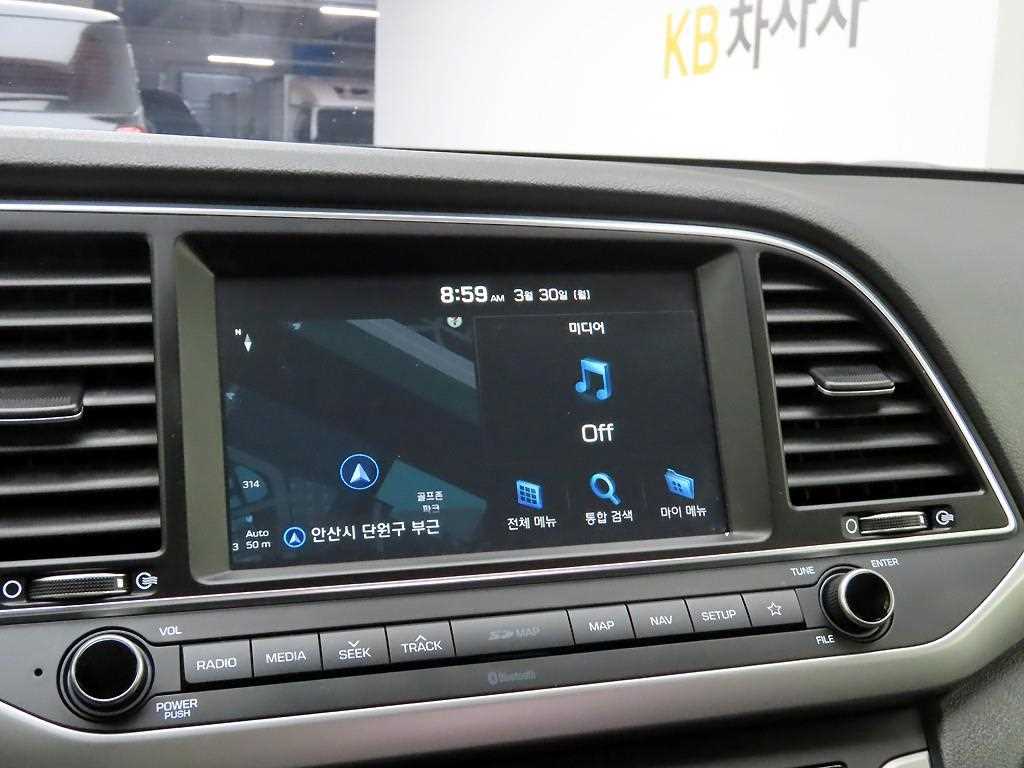 HYUNDAI Avante - Vista 8