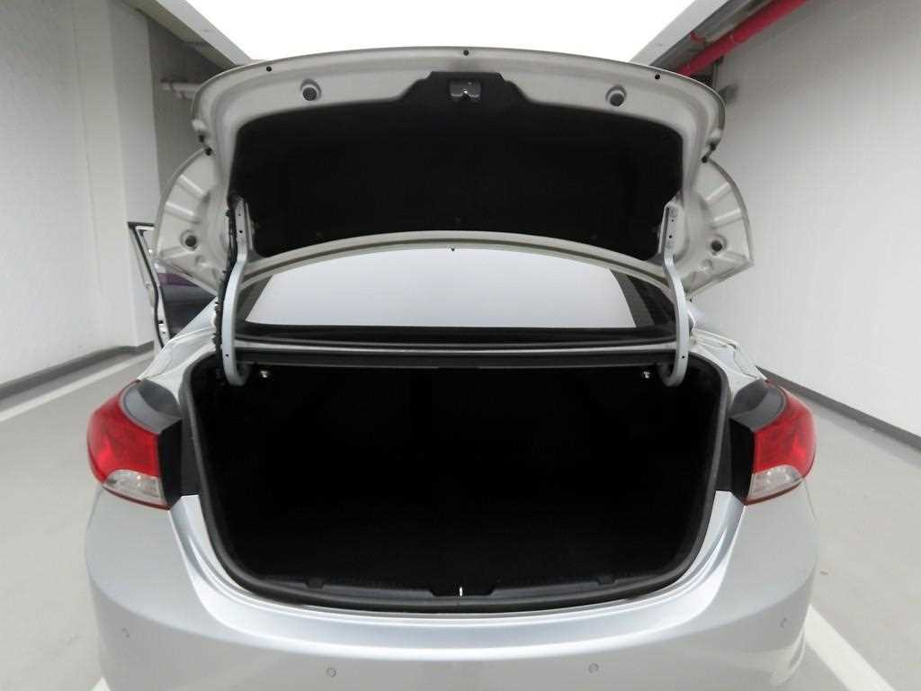 HYUNDAI Avante - Vista 5