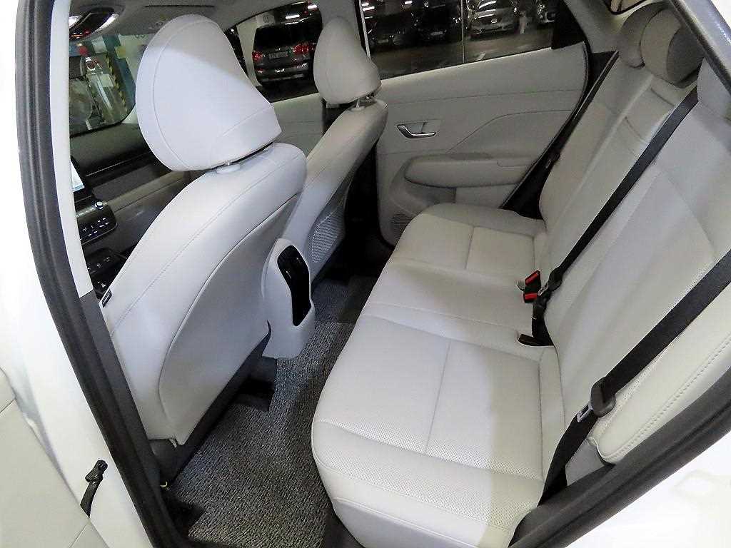 HYUNDAI Kona - Vista 7