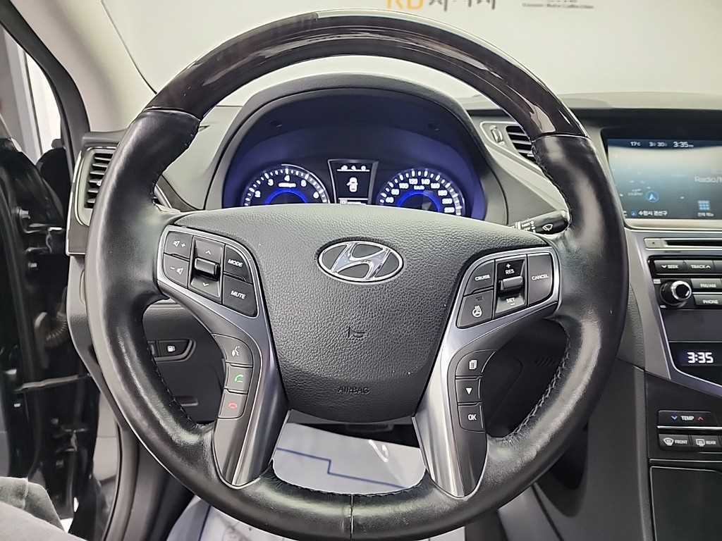 HYUNDAI Grandeur - Vista 9