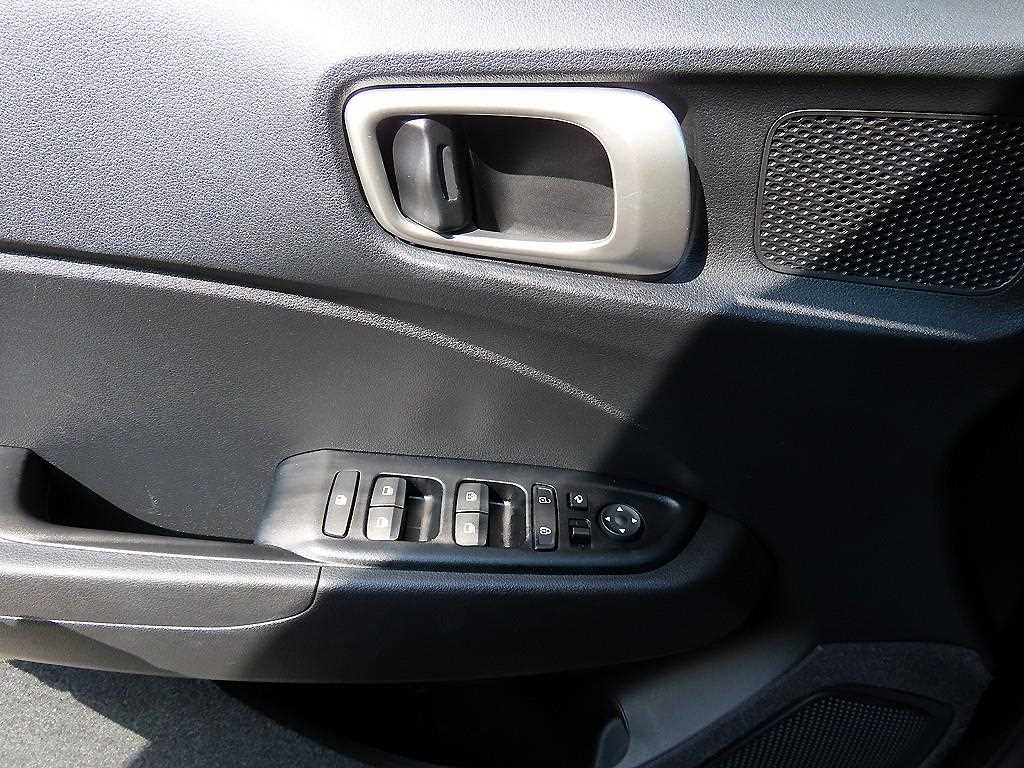 HYUNDAI Venue - Vista 11