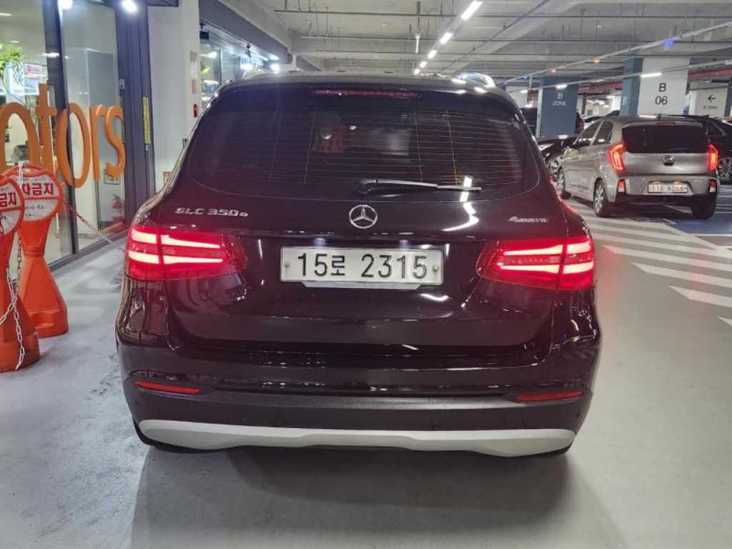 Mercedes Benz GLC Class - Vista 5