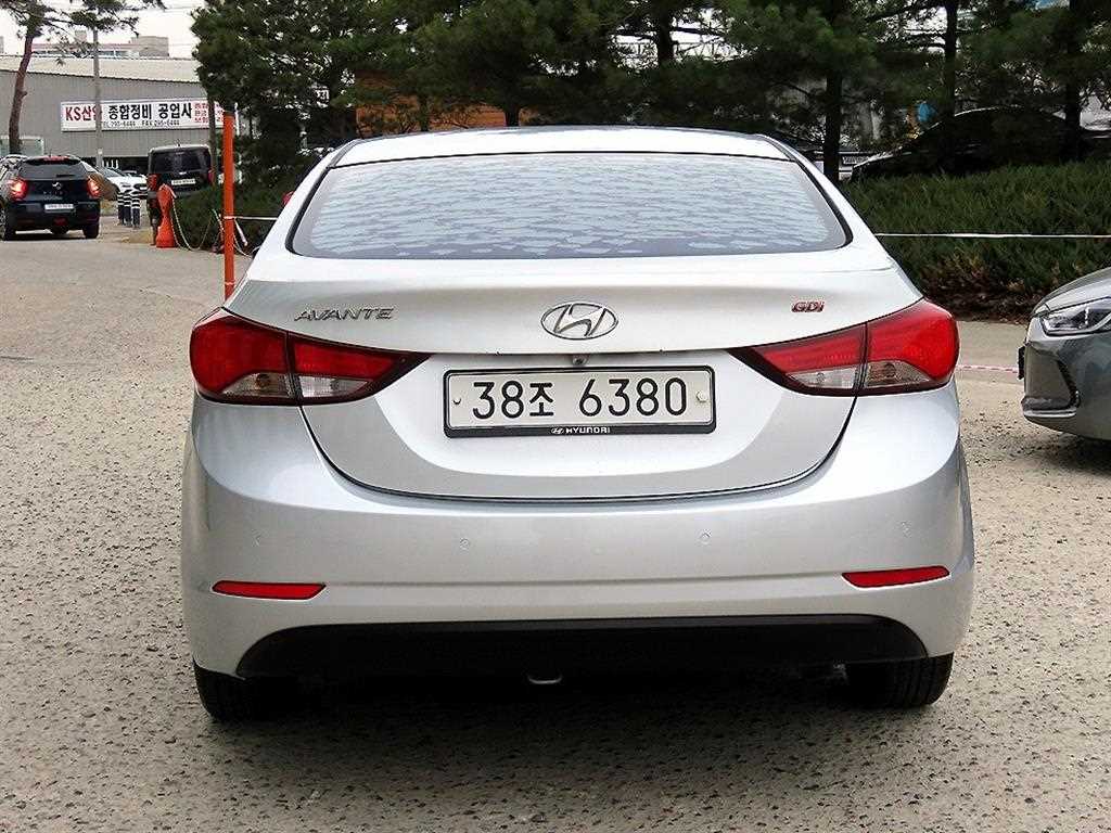 HYUNDAI Avante - Vista 4