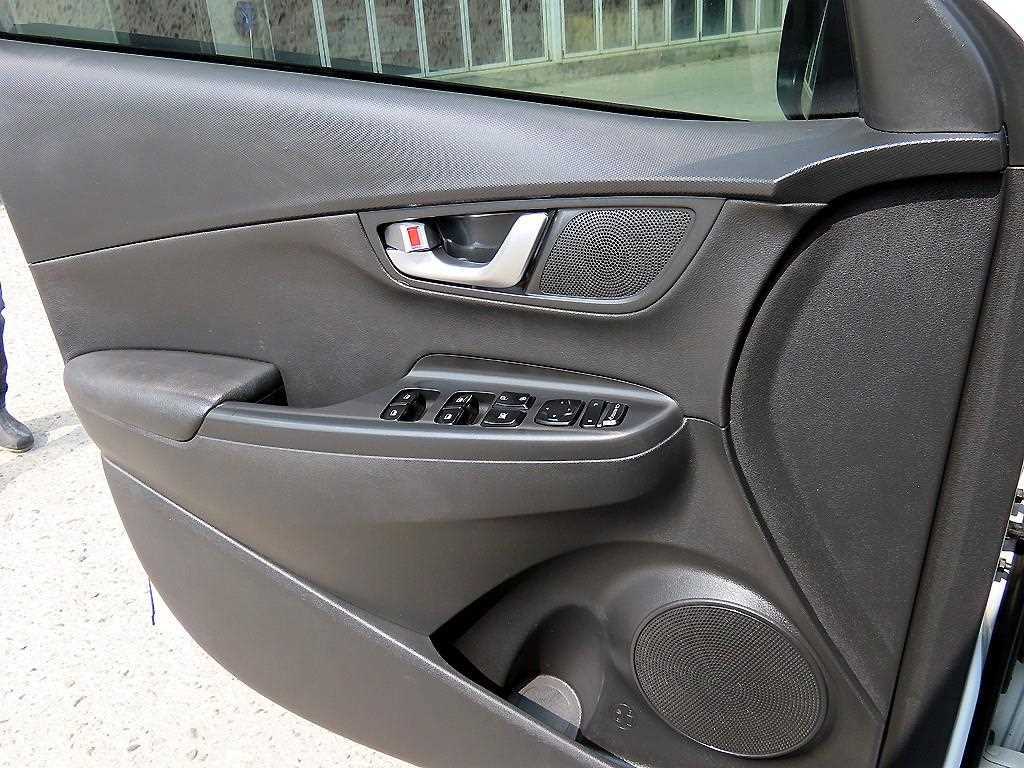 HYUNDAI Kona - Vista 11