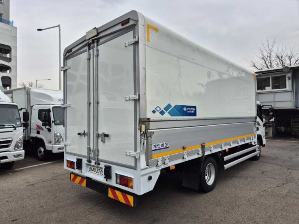 medium and large cargo truck - Vista 6