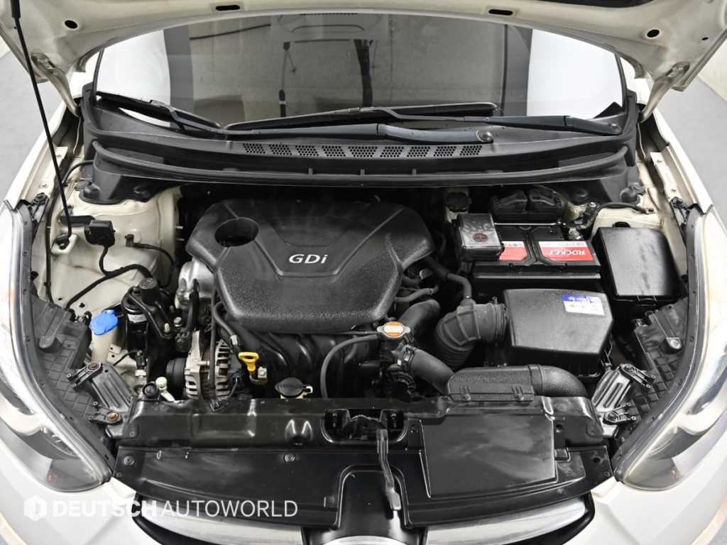 HYUNDAI Avante - Vista 6