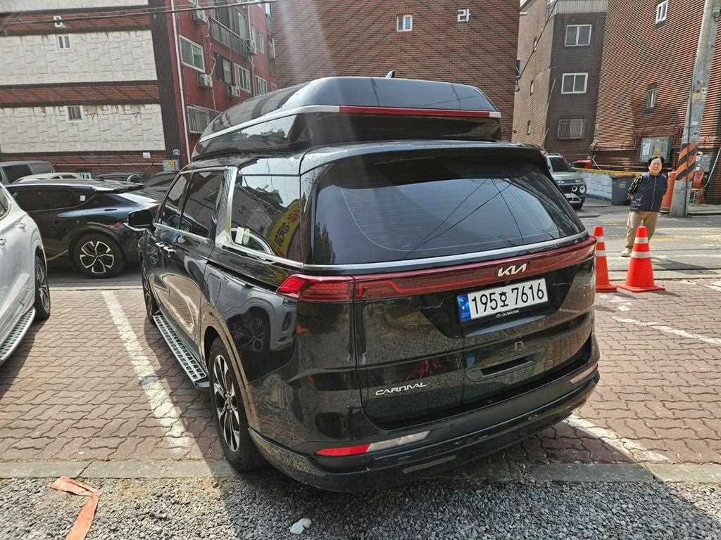 KIA Carnival - Vista 5