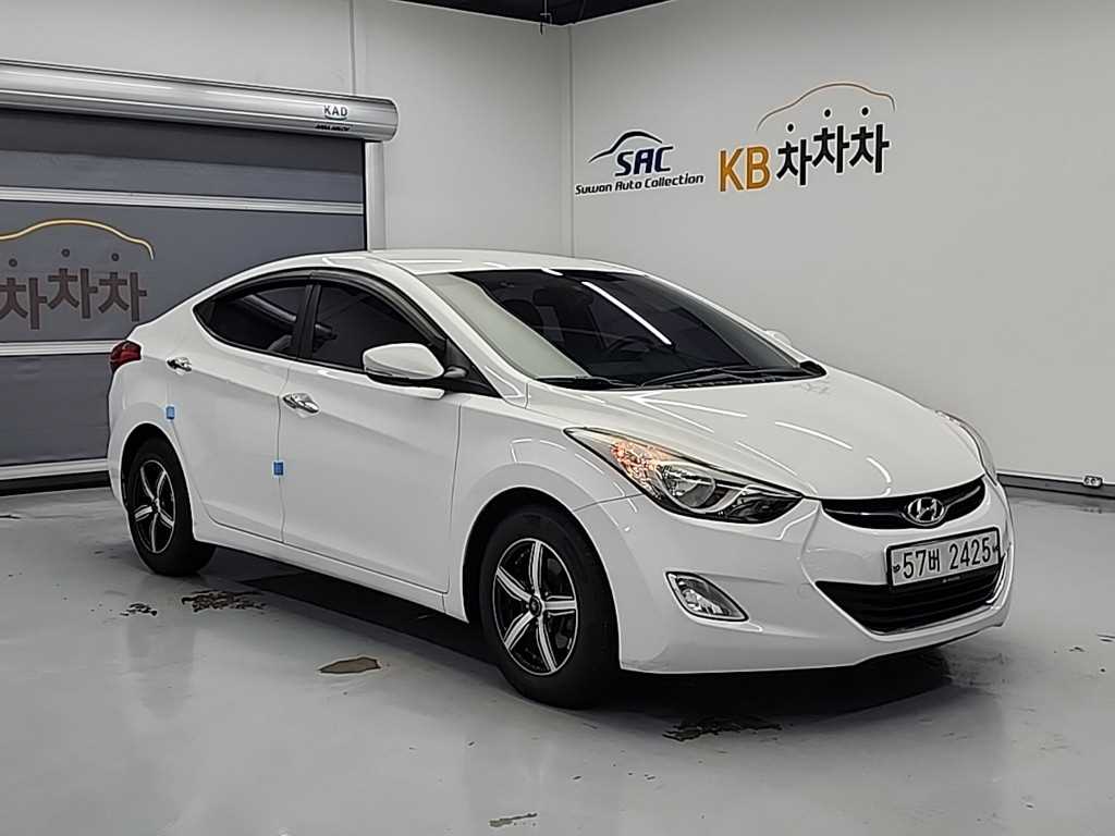 HYUNDAI Avante - Vista 4