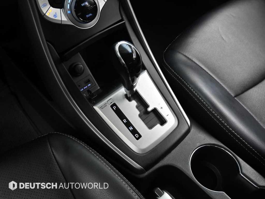 HYUNDAI Avante - Vista 9