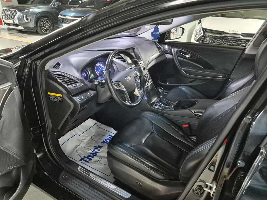 HYUNDAI Grandeur - Vista 9