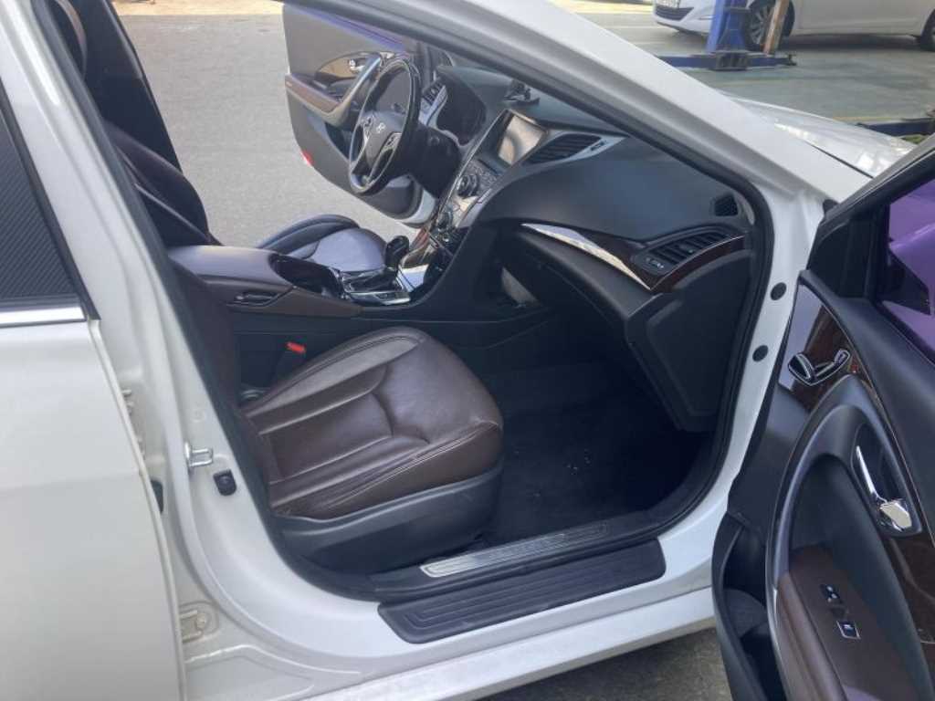 HYUNDAI Grandeur - Vista 8