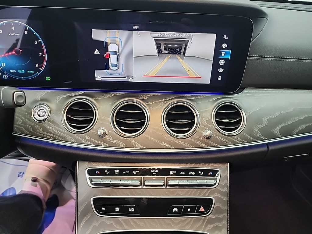 Mercedes Benz E class - Vista 10