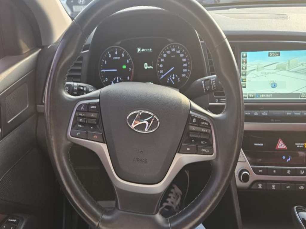 HYUNDAI Avante - Vista 8