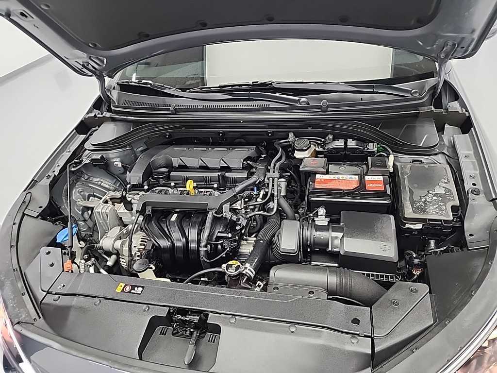 HYUNDAI Avante - Vista 5