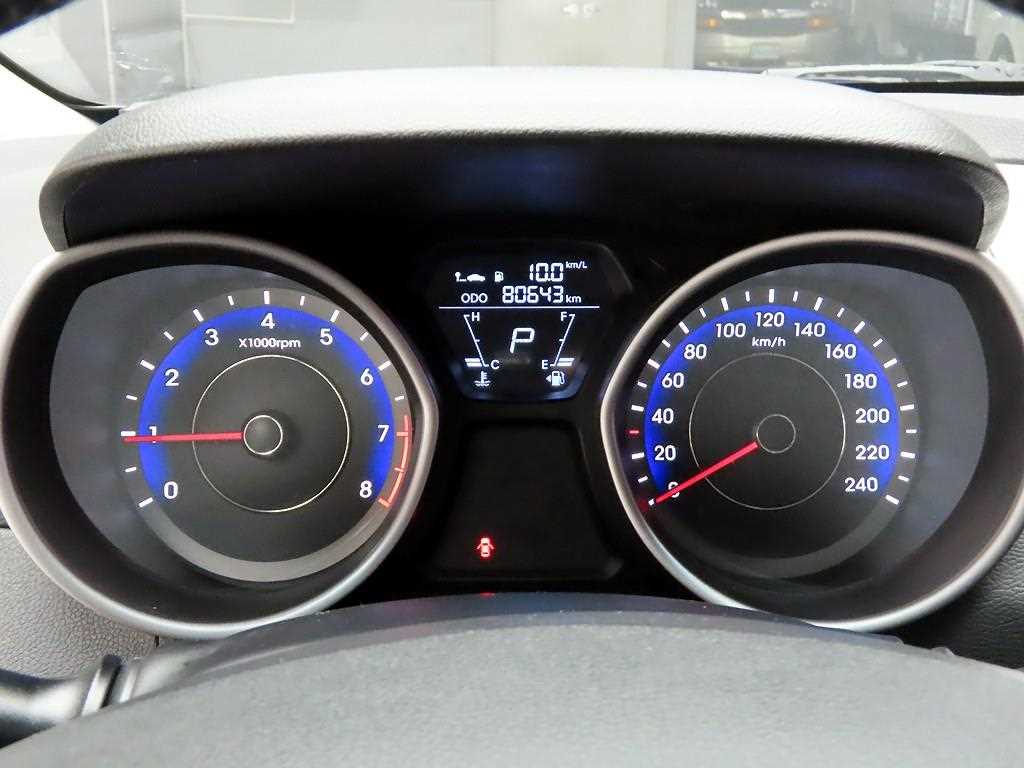 HYUNDAI Avante - Vista 6