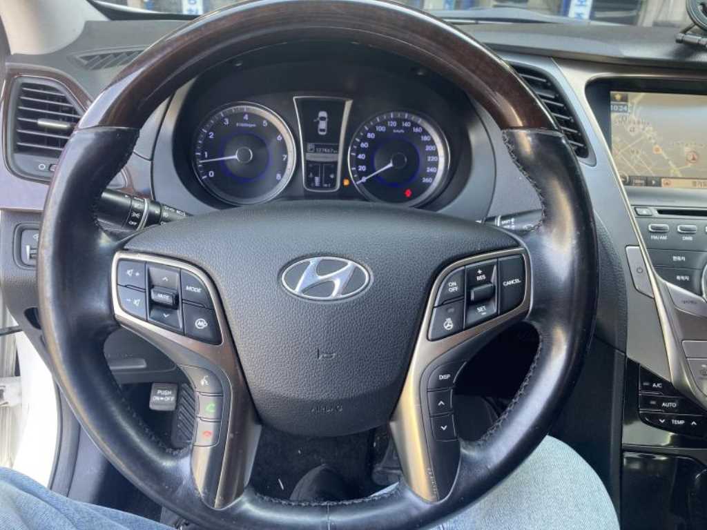 HYUNDAI Grandeur - Vista 9