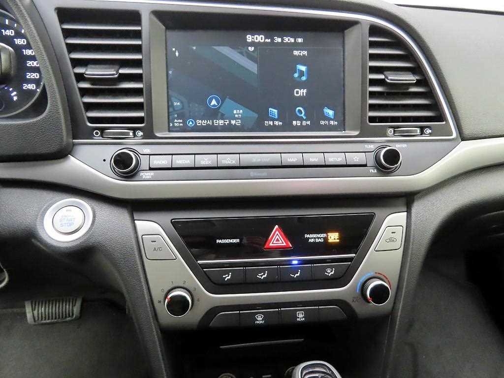 HYUNDAI Avante - Vista 9