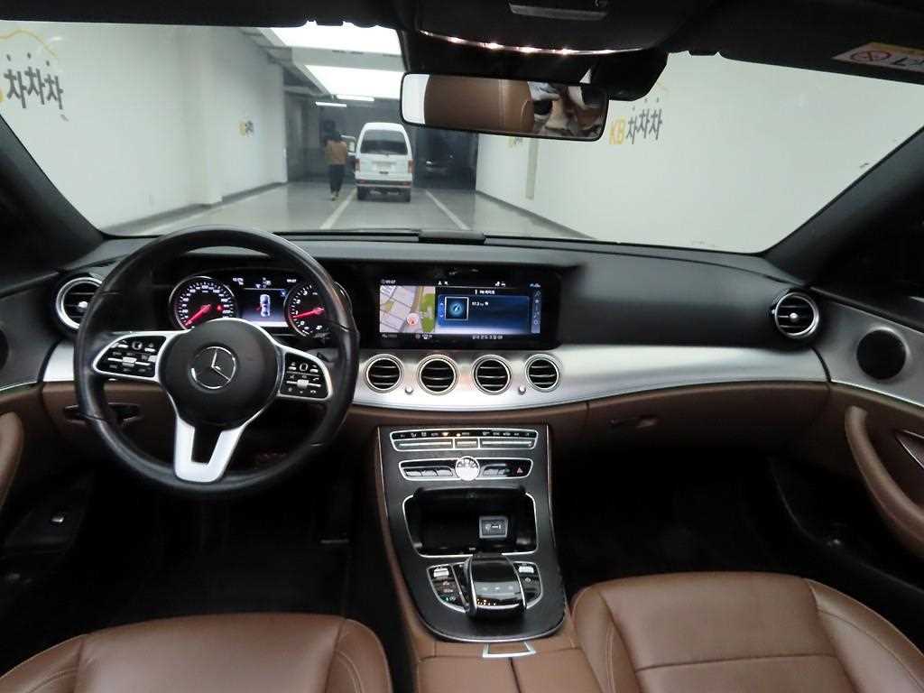 Mercedes Benz E class - Vista 6
