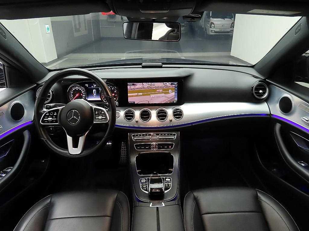 Mercedes Benz E class - Vista 8