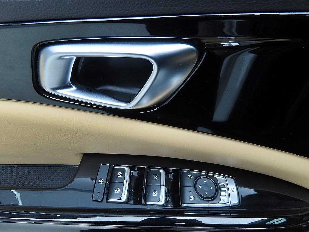 KIA Carnival - Vista 11