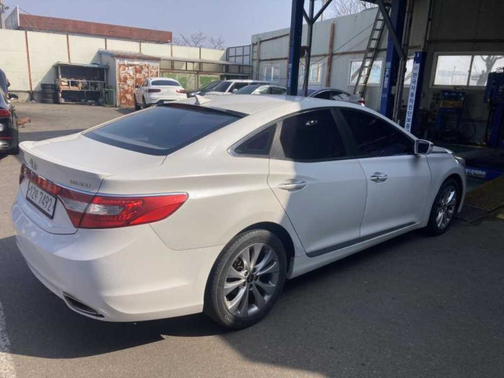 HYUNDAI Grandeur - Vista 4
