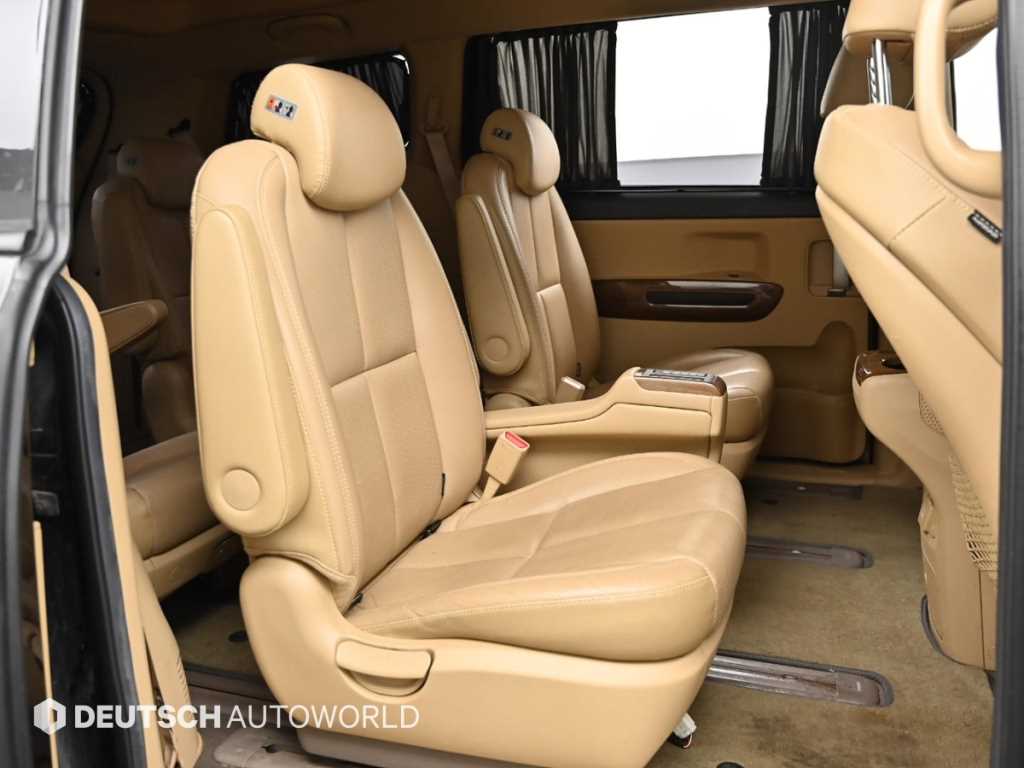 KIA Carnival - Vista 12