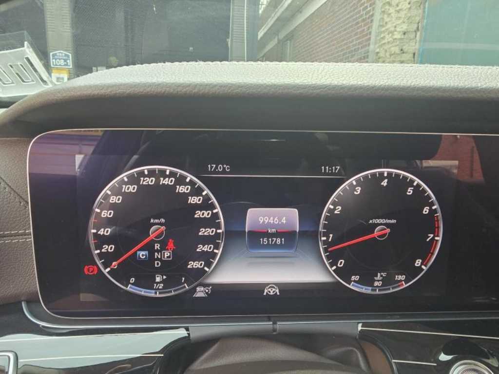 Mercedes Benz E class - Vista 10