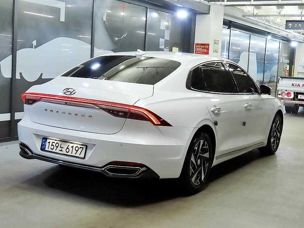 HYUNDAI Grandeur - Vista 4