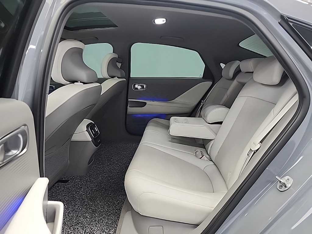 HYUNDAI Ioniq 6 - Vista 12