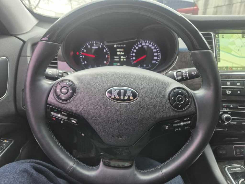 KIA K9 - Vista 4