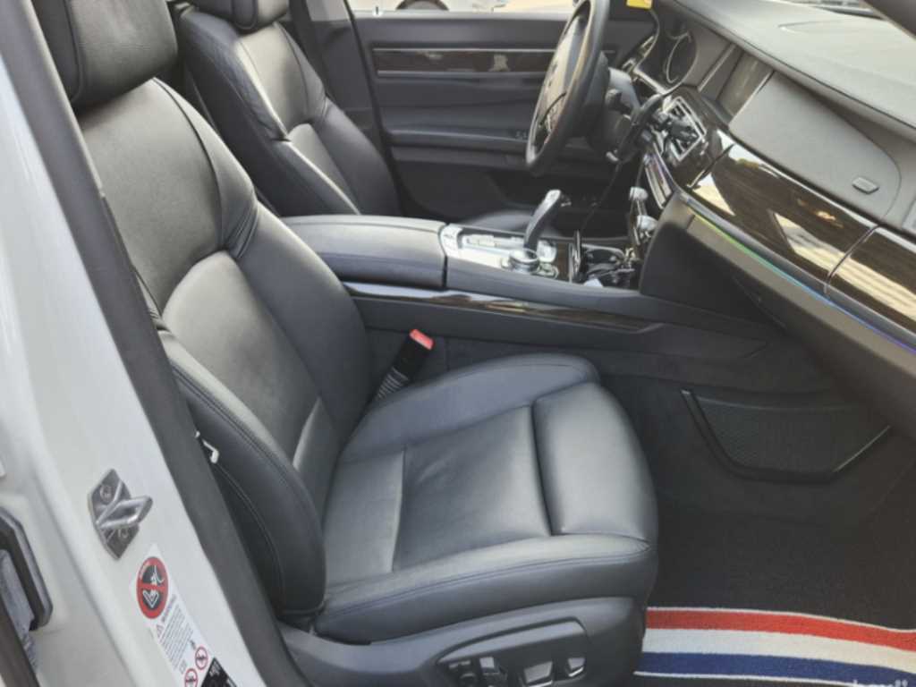 BMW 7 Series - Vista 5