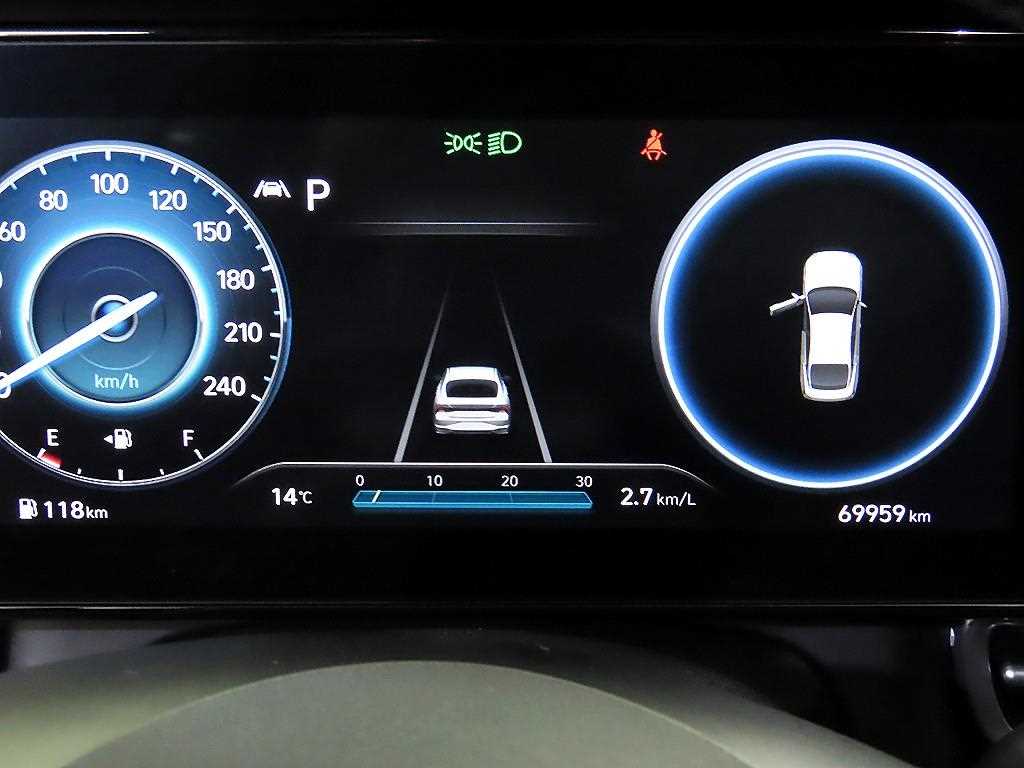 HYUNDAI Avante - Vista 9