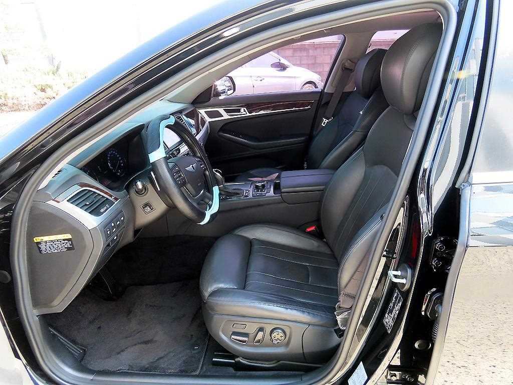 HYUNDAI Genesis - Vista 5