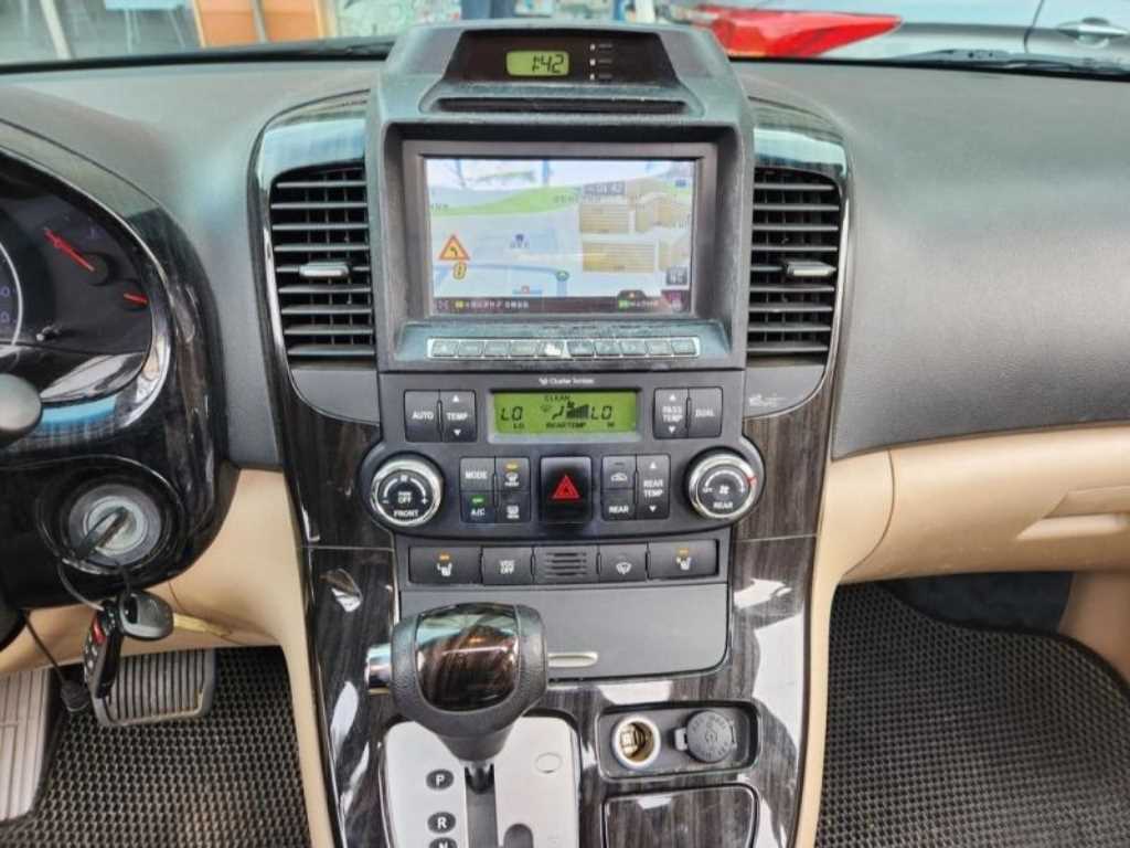 KIA Carnival - Vista 6