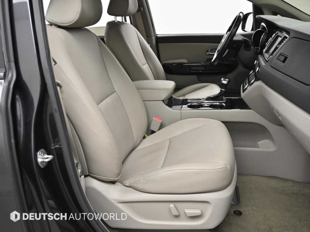 KIA Carnival - Vista 10