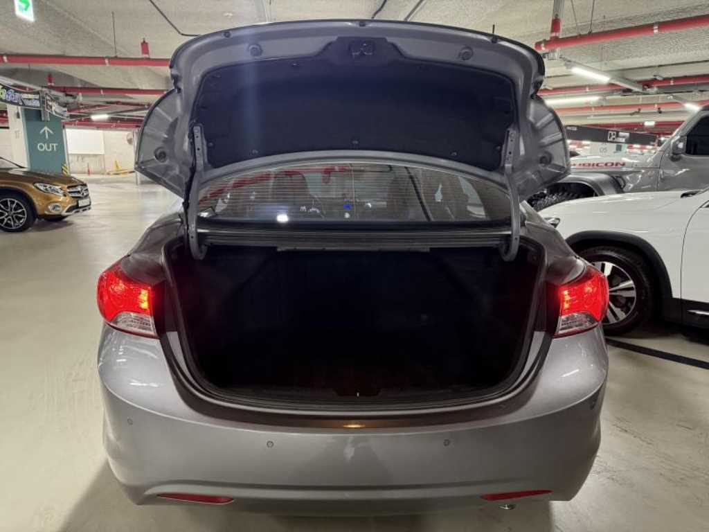 HYUNDAI Avante 2012 Plateado - Importación desde Corea - HF Imports Iquique - Foto 13