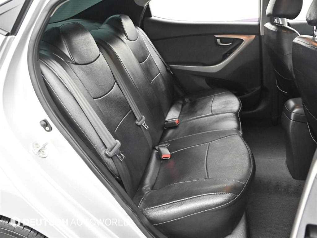 HYUNDAI Avante - Vista 12