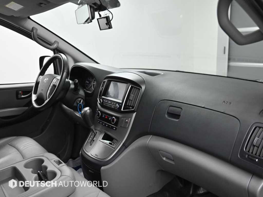 HYUNDAI Starex - Vista 7